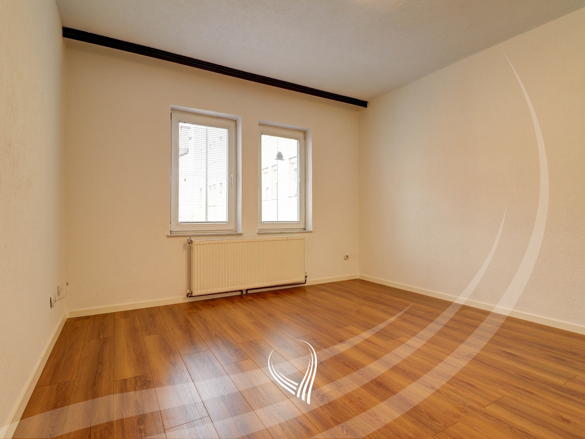 Objekt afarist 430m2 me qira në lagjen Mati 111