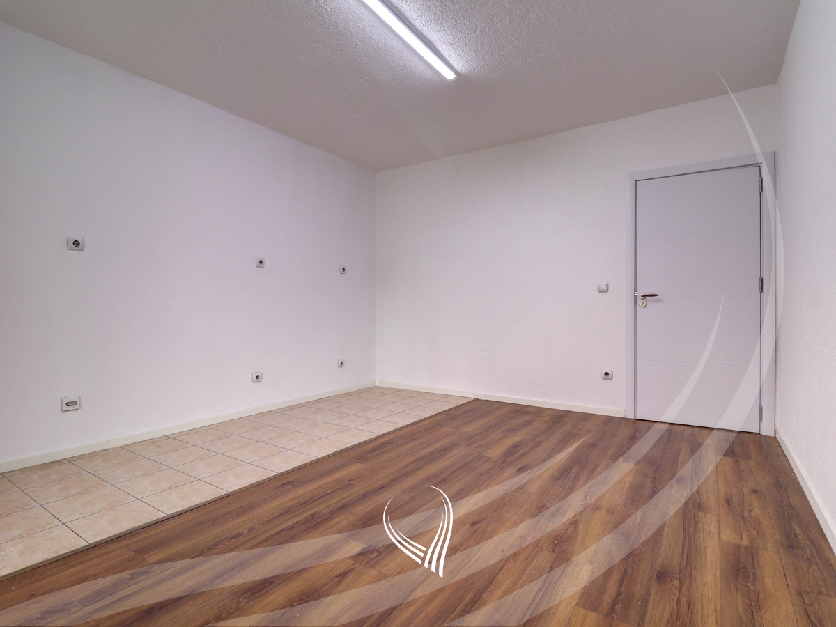 Objekt afarist 430m2 me qira në lagjen Mati 113