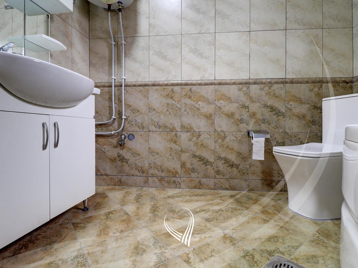 Objekt afarist 430m2 me qira në lagjen Mati 125