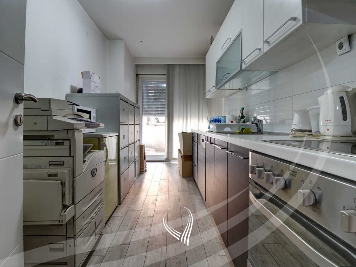 3-bedroom apartment for sale in the Bregu i Diellit neighborhood4