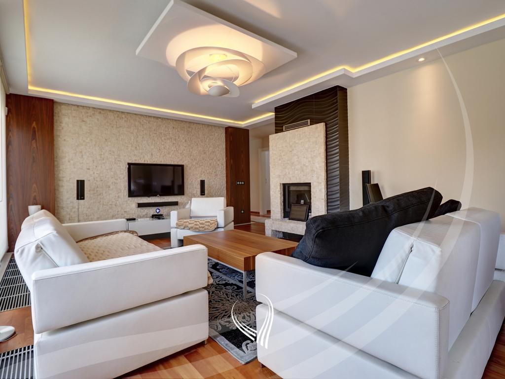 Penthouse 243.35m2 në shitje në lagjen Kalabria – Emshir