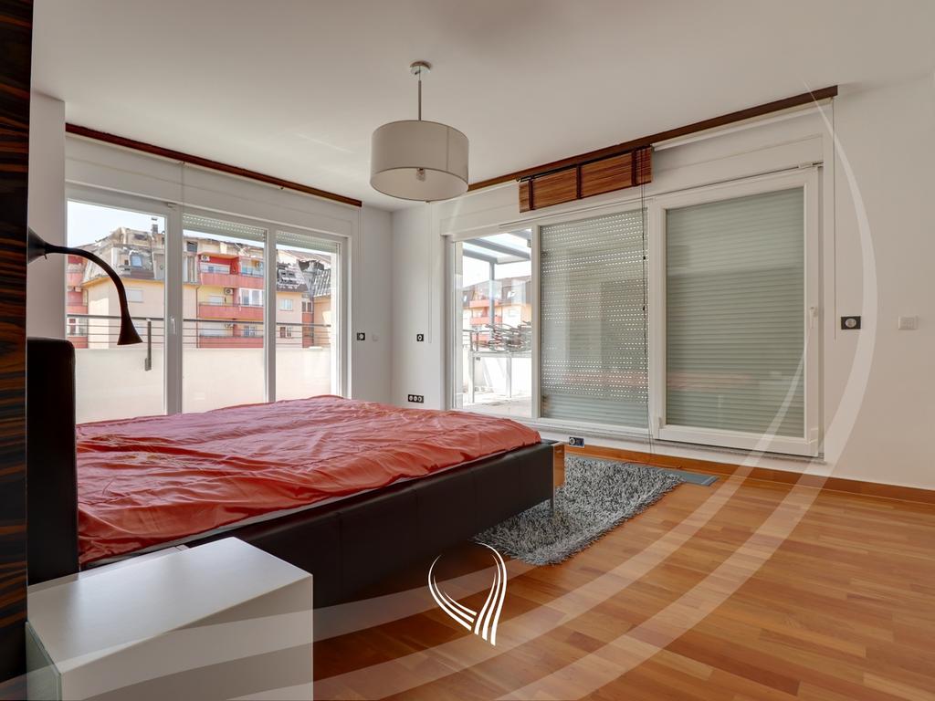 Penthouse 243.35m2 në shitje në lagjen Kalabria – Emshir11