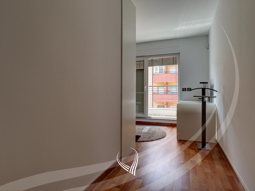 Penthouse 243.35m2 në shitje në lagjen Kalabria – Emshir14