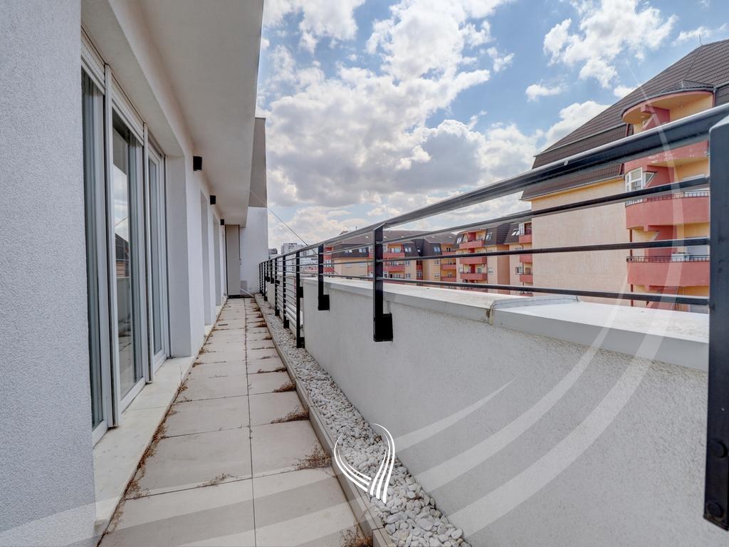 Penthouse 243.35m2 në shitje në lagjen Kalabria – Emshir21