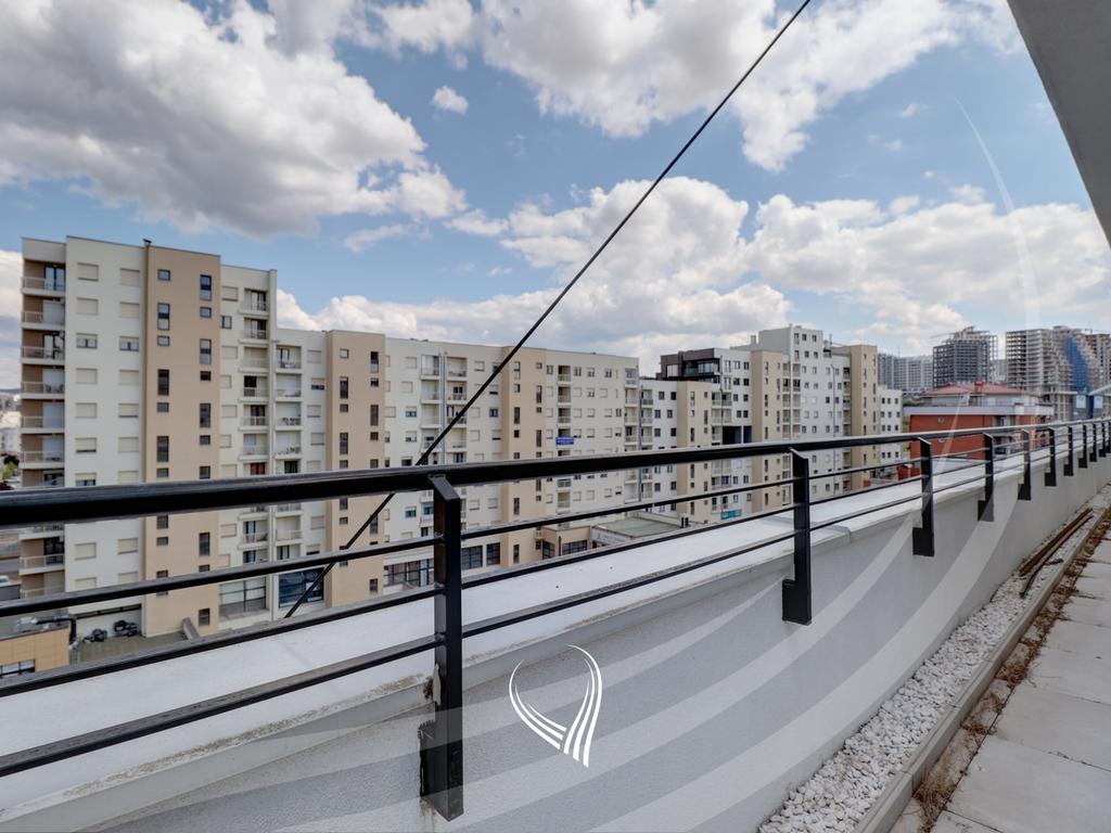 Penthouse 243.35m2 në shitje në lagjen Kalabria – Emshir22