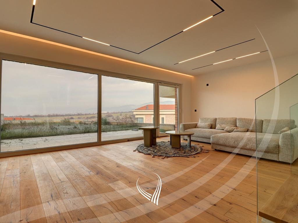 Shtëpi me 3 dhoma gjumi me qira në lagjen Marigona Hill1