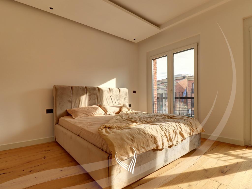 Shtëpi me 3 dhoma gjumi me qira në lagjen Marigona Hill4