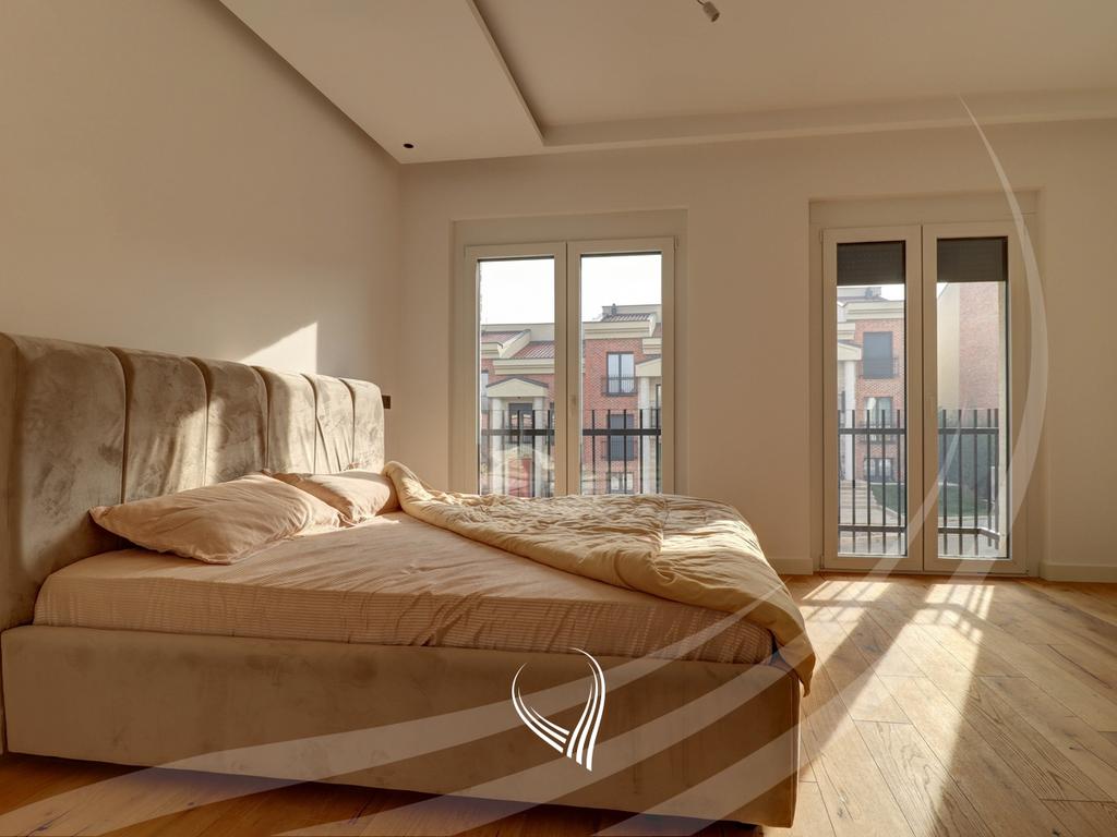 Shtëpi me 3 dhoma gjumi me qira në lagjen Marigona Hill5