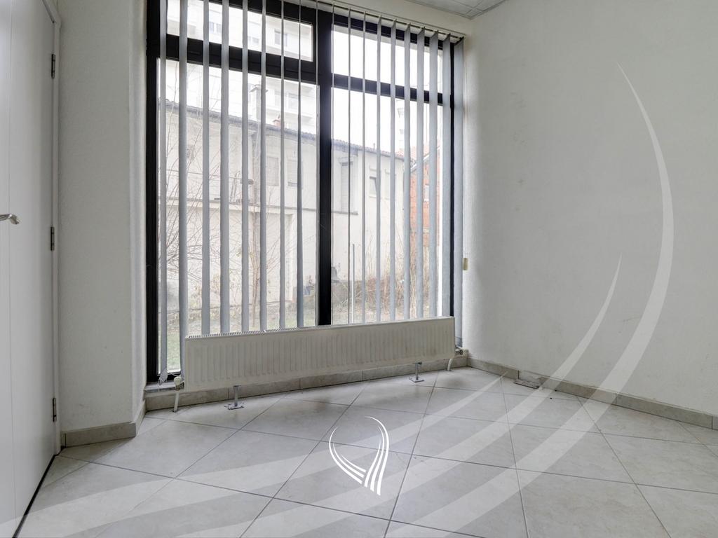 250m2 warehouse for rent in the Tophane neighborhood8