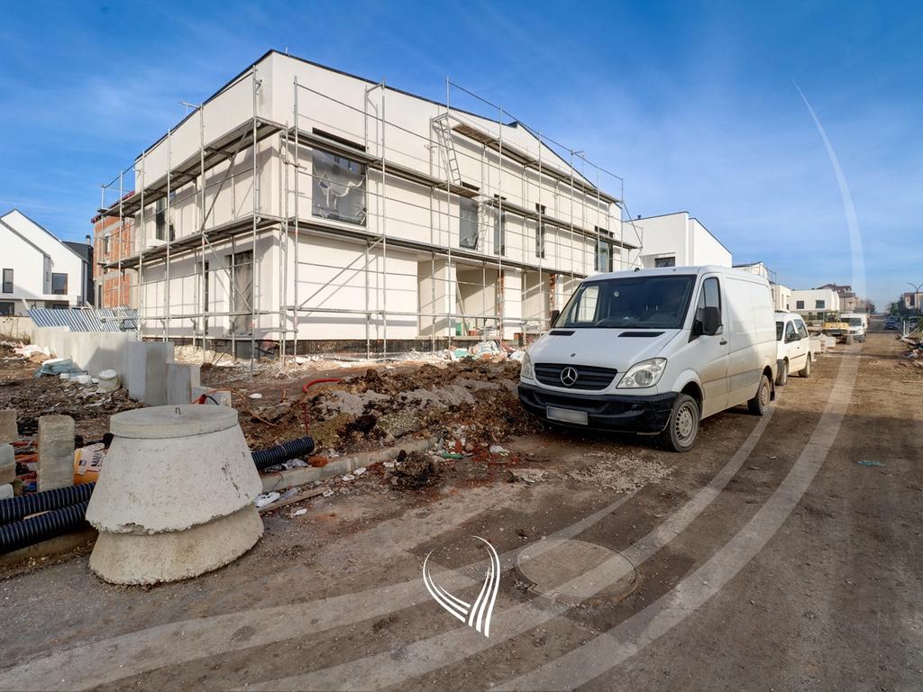 Shtëpi me 4 dhoma gjumi në shitje në Çagllavicë – Lagjja e Artë 215