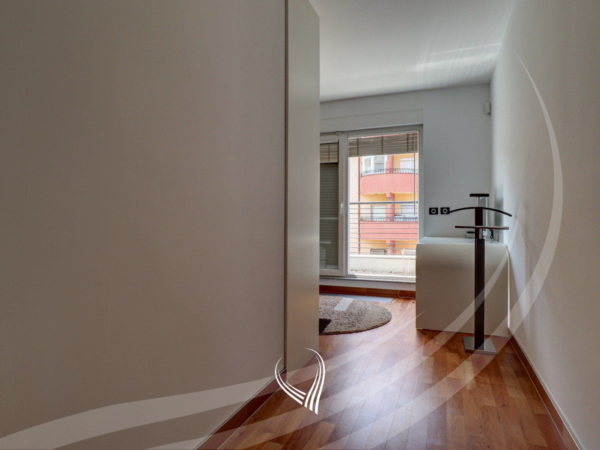 Penthouse 243.35m2 në shitje në lagjen Kalabria – Emshir14