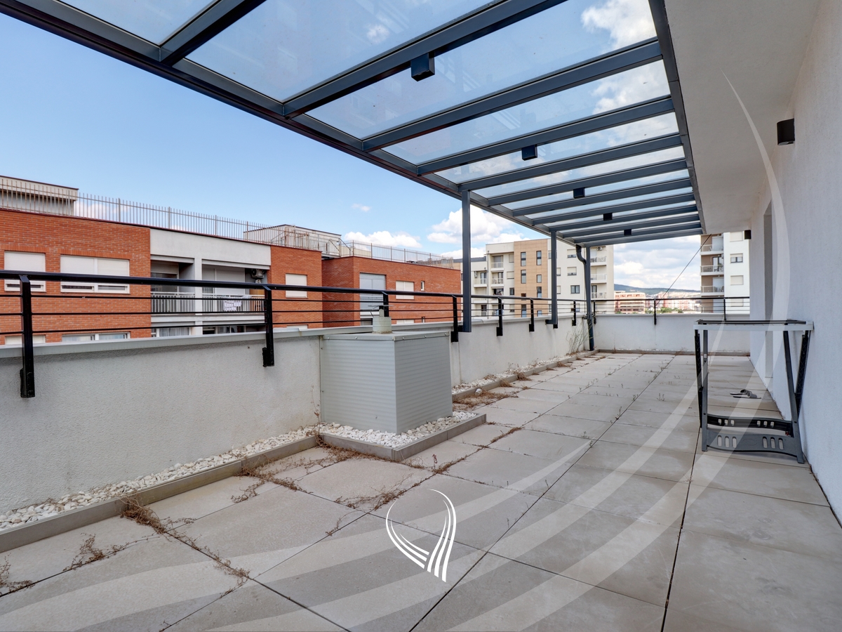 Penthouse 243.35m2 në shitje në lagjen Kalabria – Emshir18