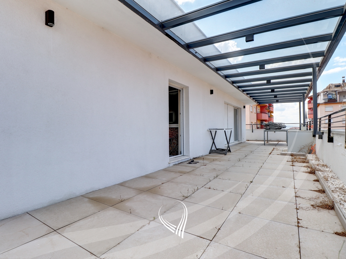 Penthouse 243.35m2 në shitje në lagjen Kalabria – Emshir19