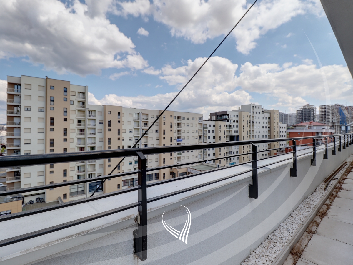 Penthouse 243.35m2 në shitje në lagjen Kalabria – Emshir22