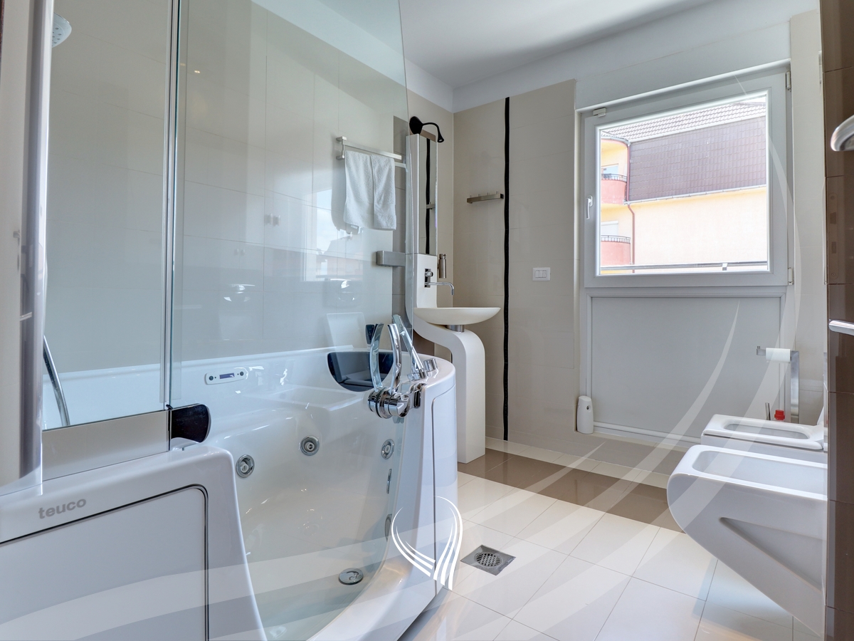 Penthouse 243.35m2 në shitje në lagjen Kalabria – Emshir25