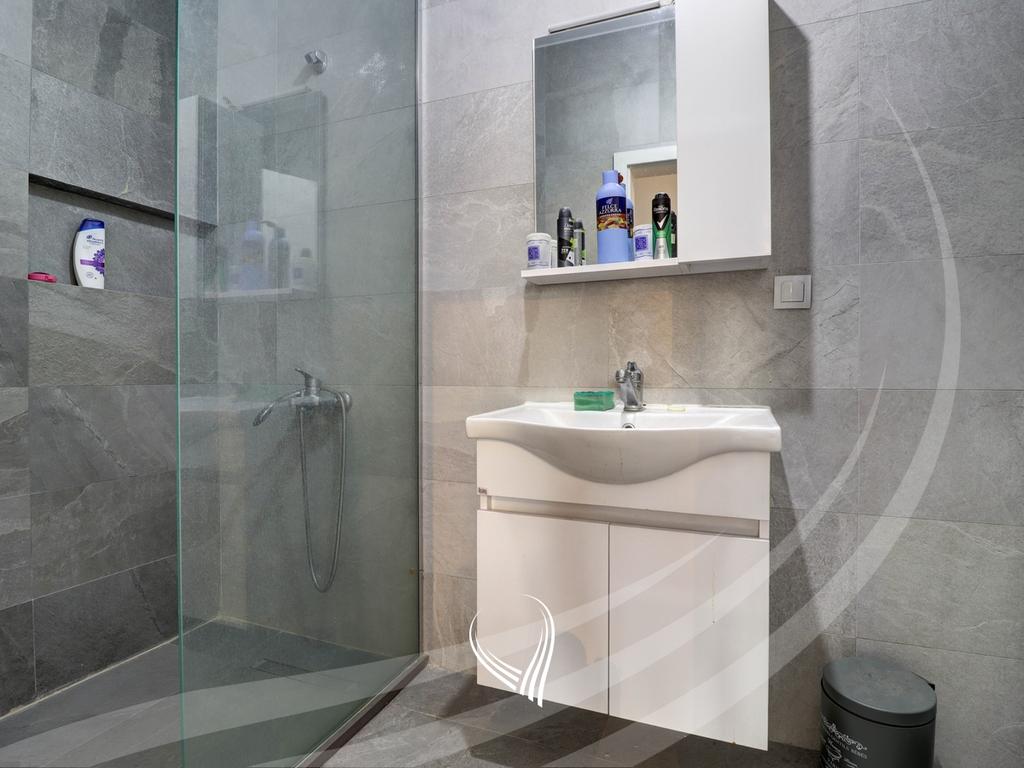 Banesë me 2 dhoma gjumi me qira në lagjen Mati 1 – Rruga C9