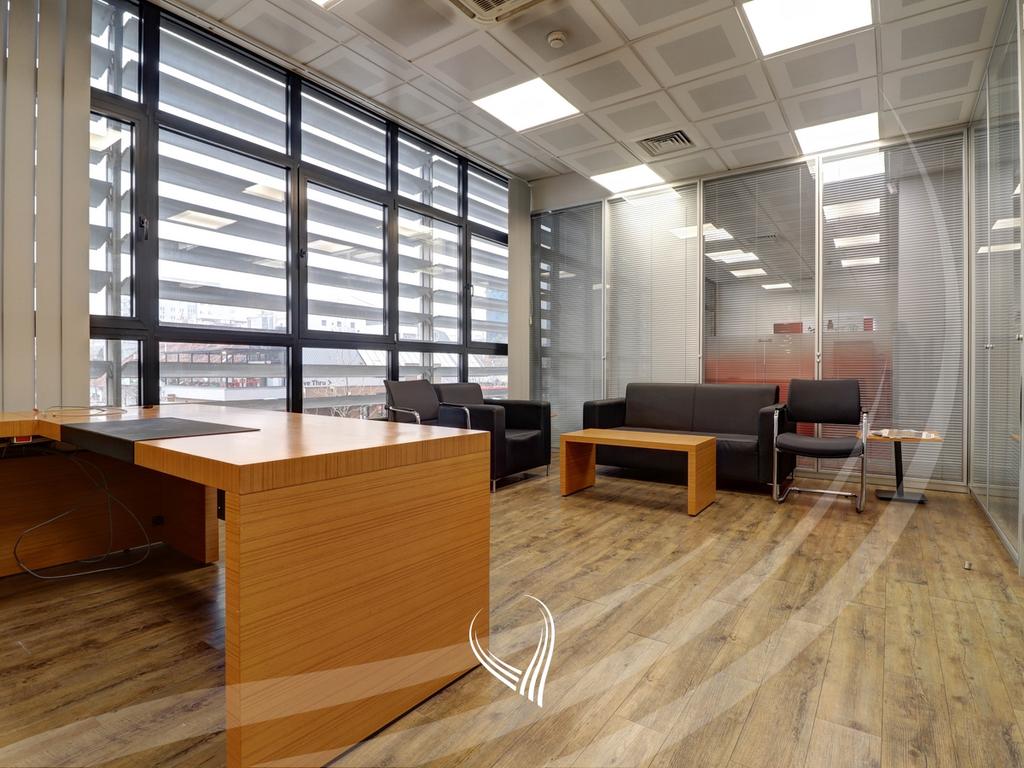 Zyre 1,560m2 me qira në lagjen Lakrishtë – Ramiz Sadiku8