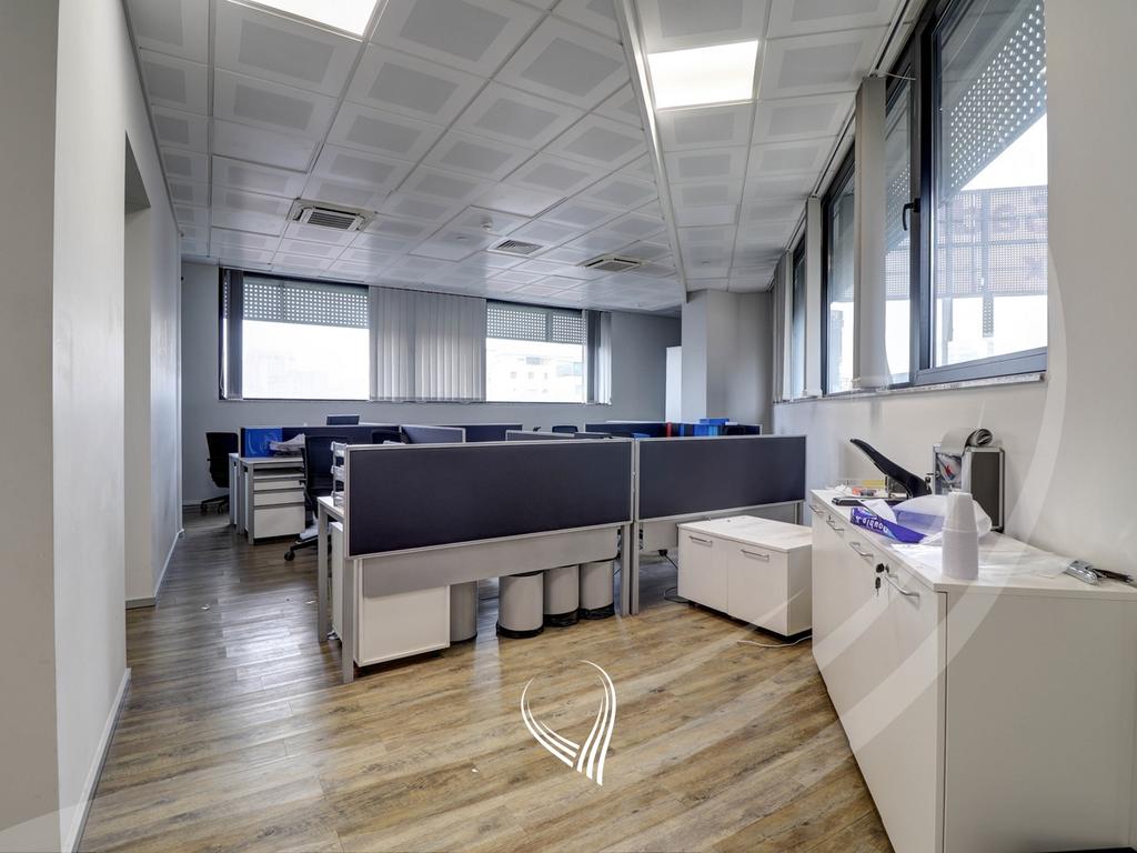 Zyre 1,560m2 me qira në lagjen Lakrishtë – Ramiz Sadiku13