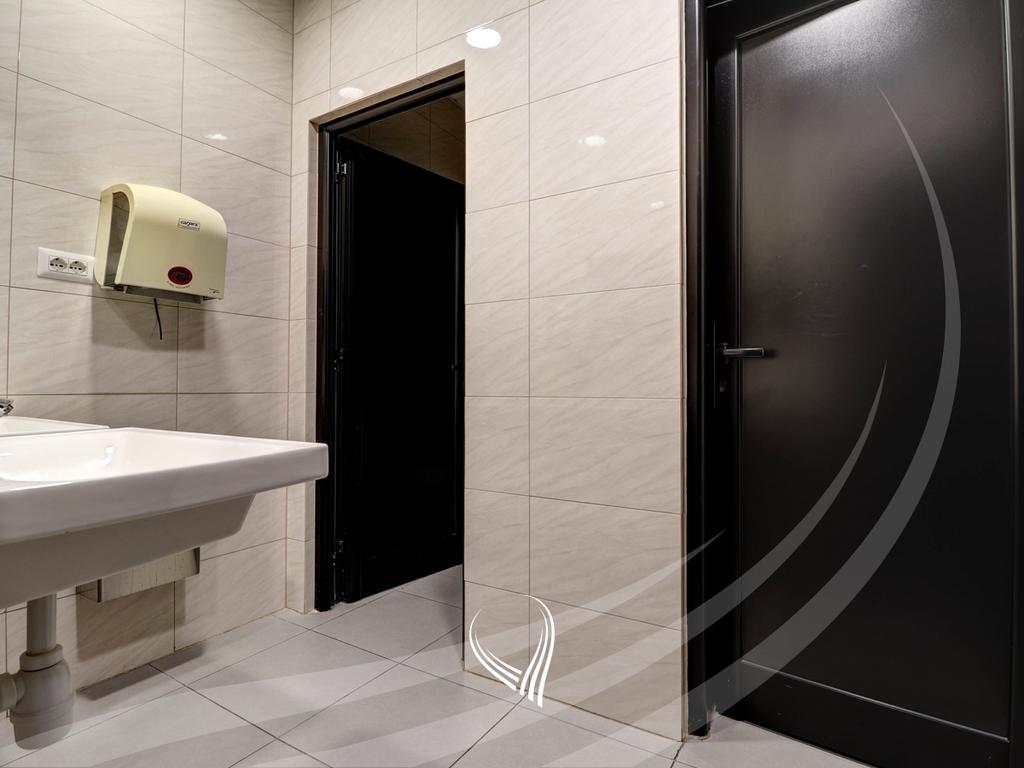 Zyre 1,560m2 me qira në lagjen Lakrishtë – Ramiz Sadiku17