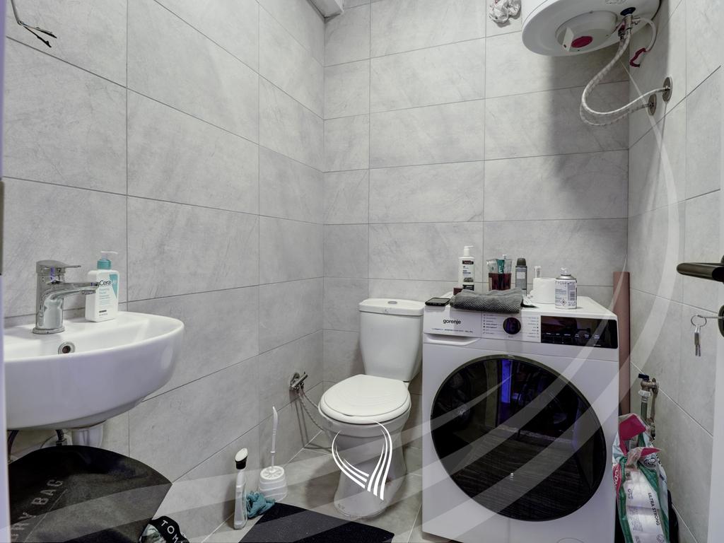 Banesë me 2 dhoma gjumi në shitje në lagjen Mati 111