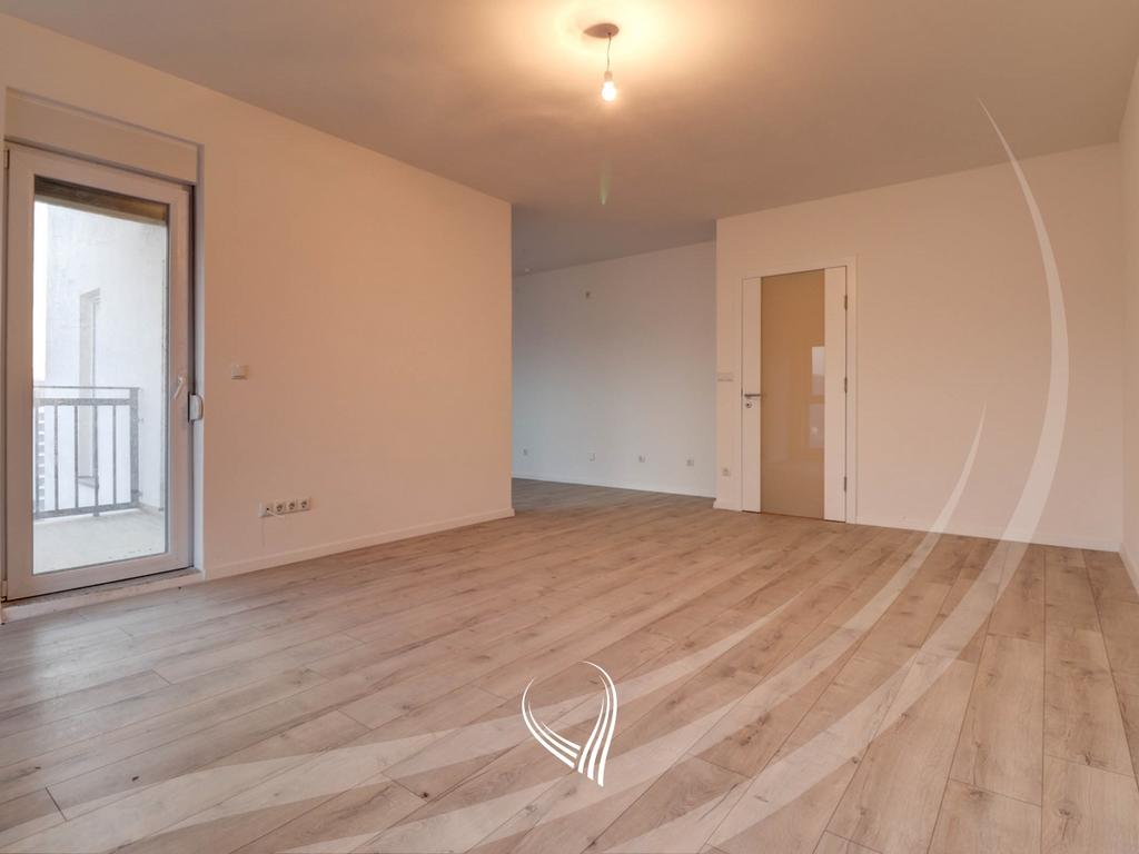 Banesë me 3 dhoma gjumi në shitje në lagjen Mati 11