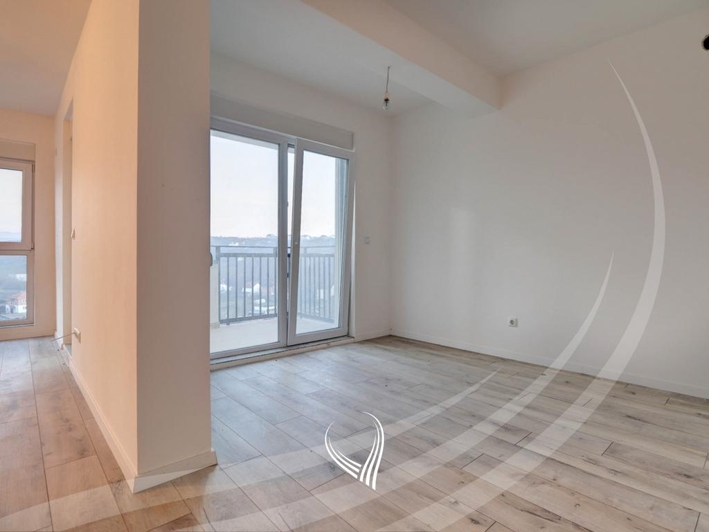 Banesë me 3 dhoma gjumi në shitje në lagjen Mati 12