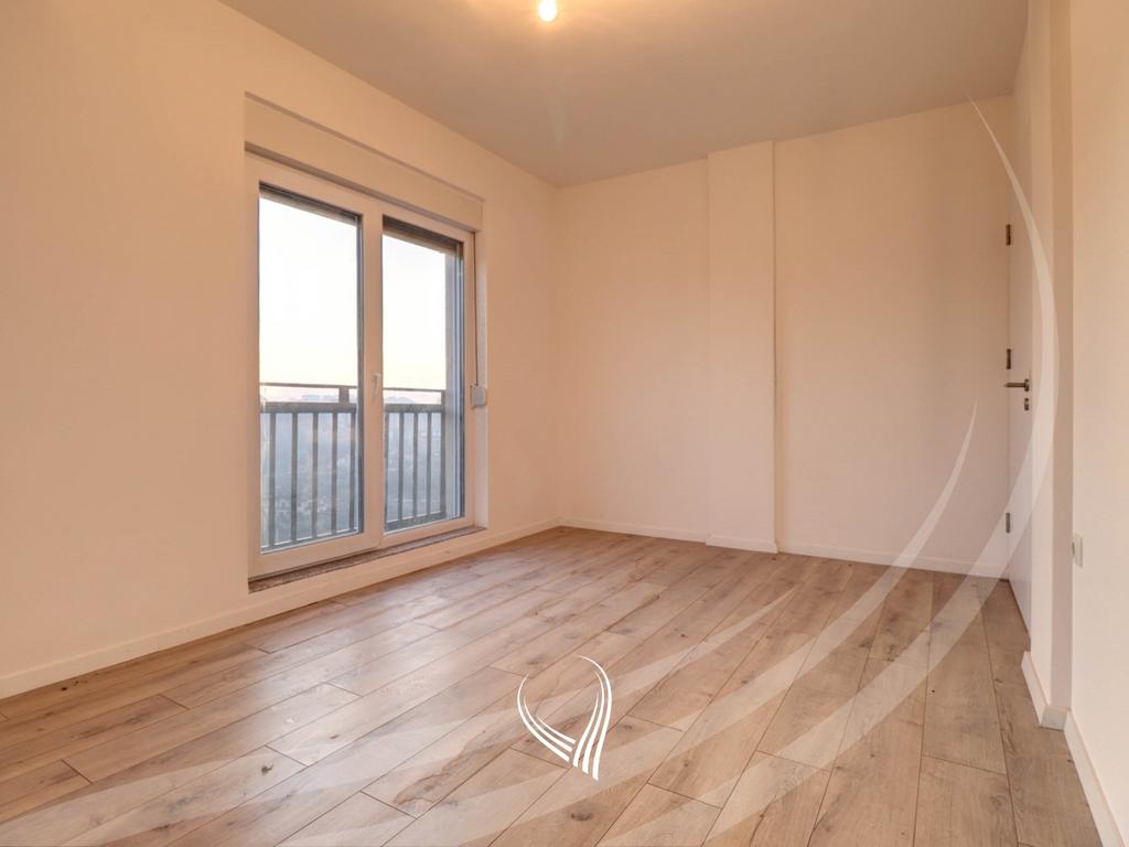 Banesë me 3 dhoma gjumi në shitje në lagjen Mati 15