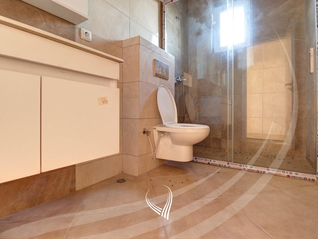 Banesë me 3 dhoma gjumi në shitje në lagjen Mati 113