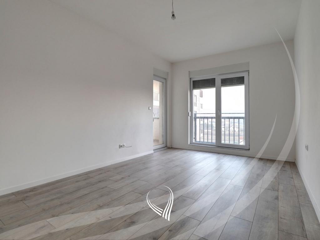 Banesë me 3 dhoma gjumi në shitje në lagjen Mati 15