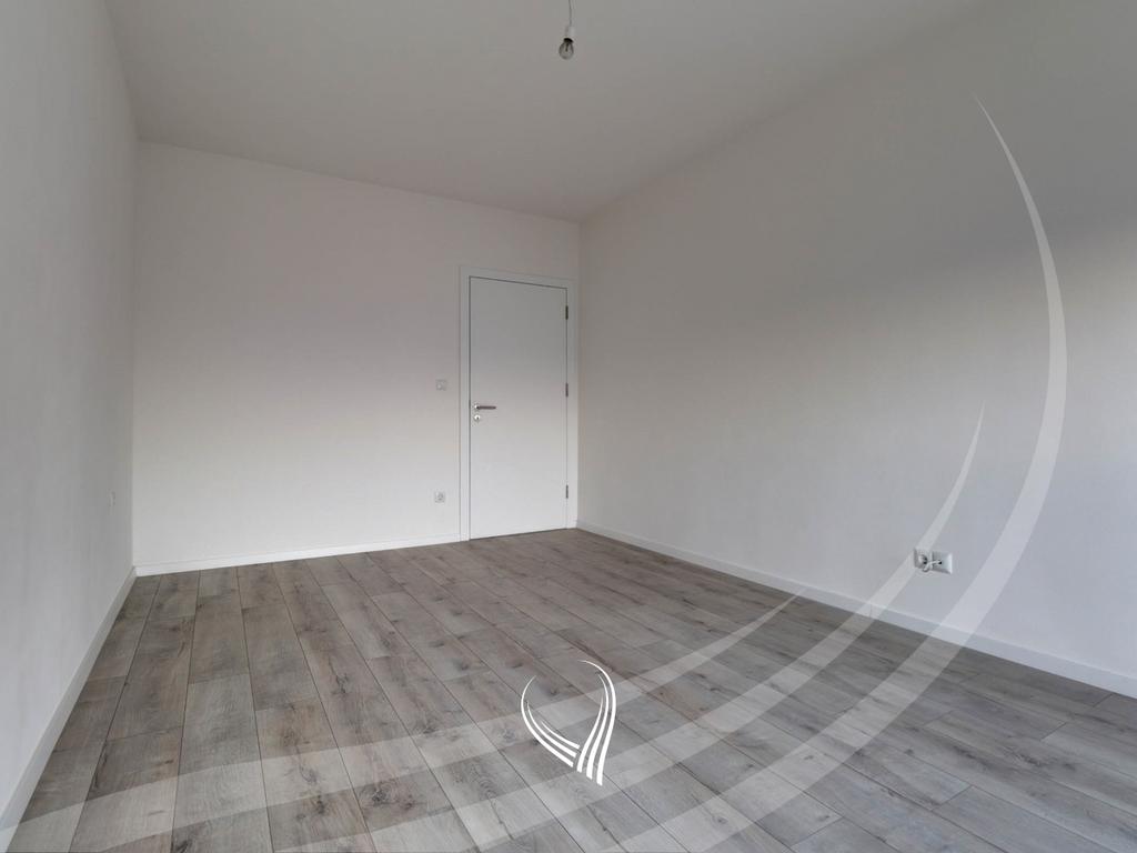 Banesë me 3 dhoma gjumi në shitje në lagjen Mati 16