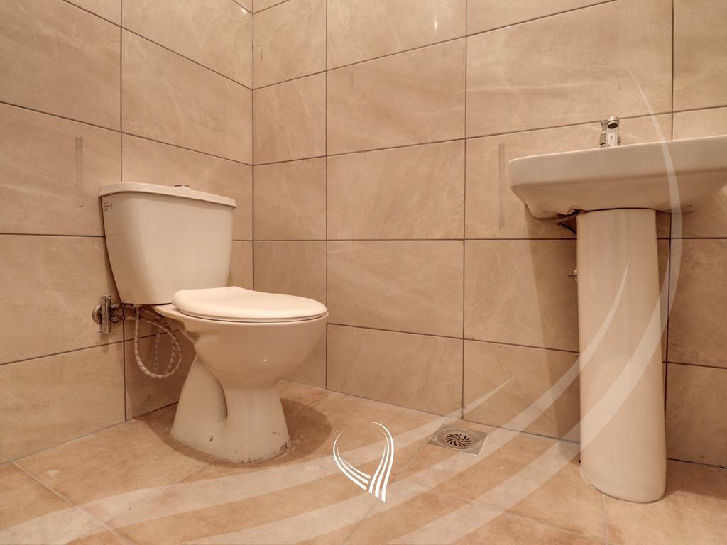 Banesë me 3 dhoma gjumi në shitje në lagjen Mati 111