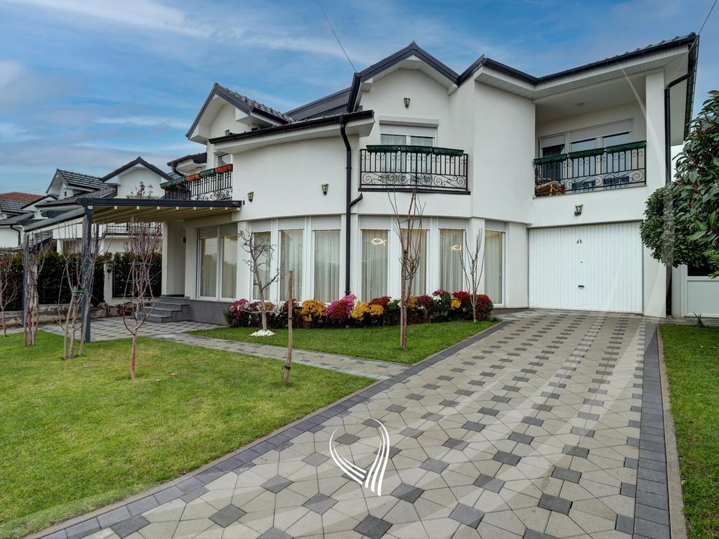 Shtëpi me 3 dhoma gjumi në shitje në Çagllavicë