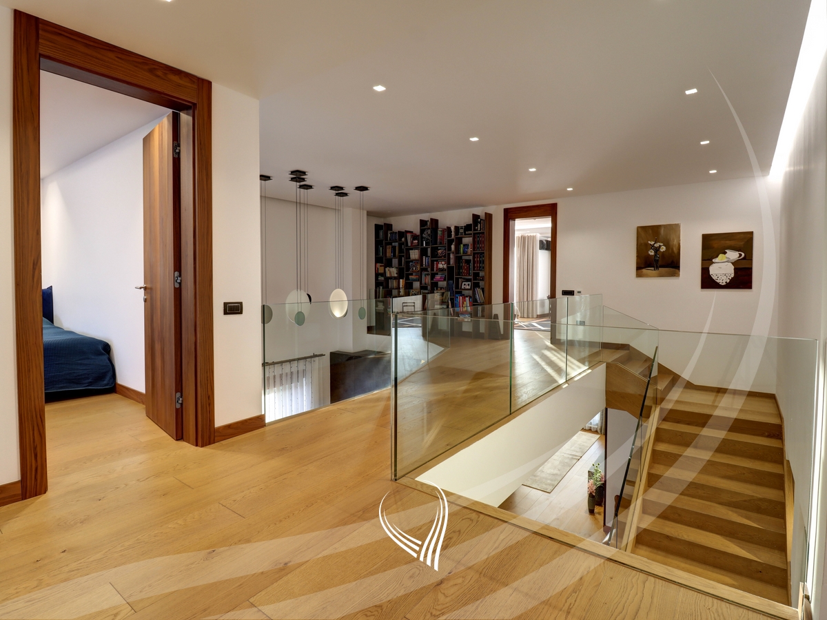 700m2 house for sale in the Marigona Residence neighborhood24