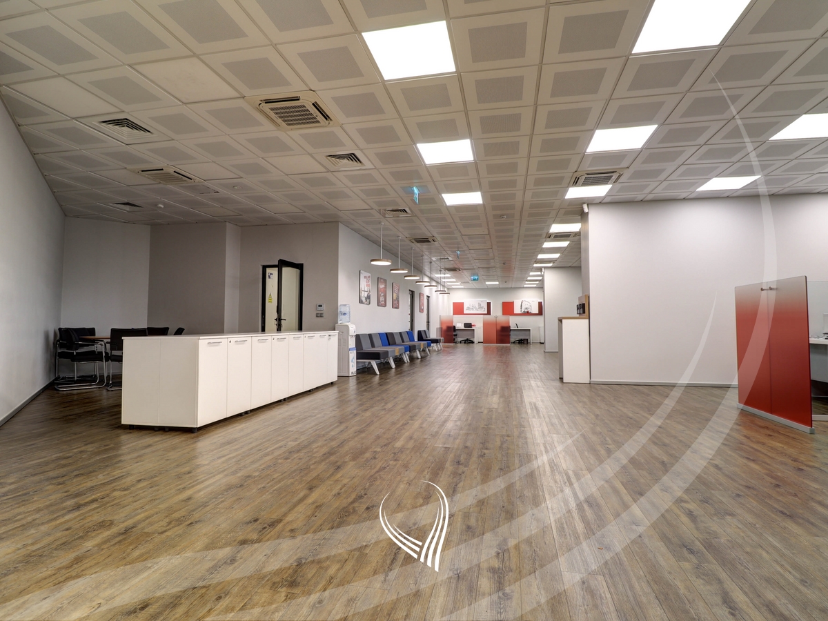 Zyre 1,560m2 me qira në lagjen Lakrishtë – Ramiz Sadiku2