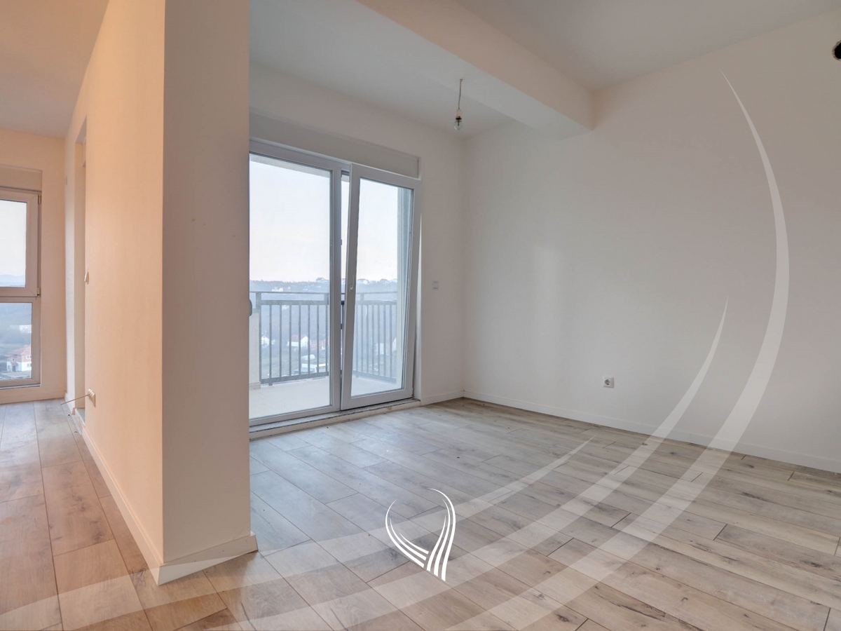 Banesë me 3 dhoma gjumi në shitje në lagjen Mati 12