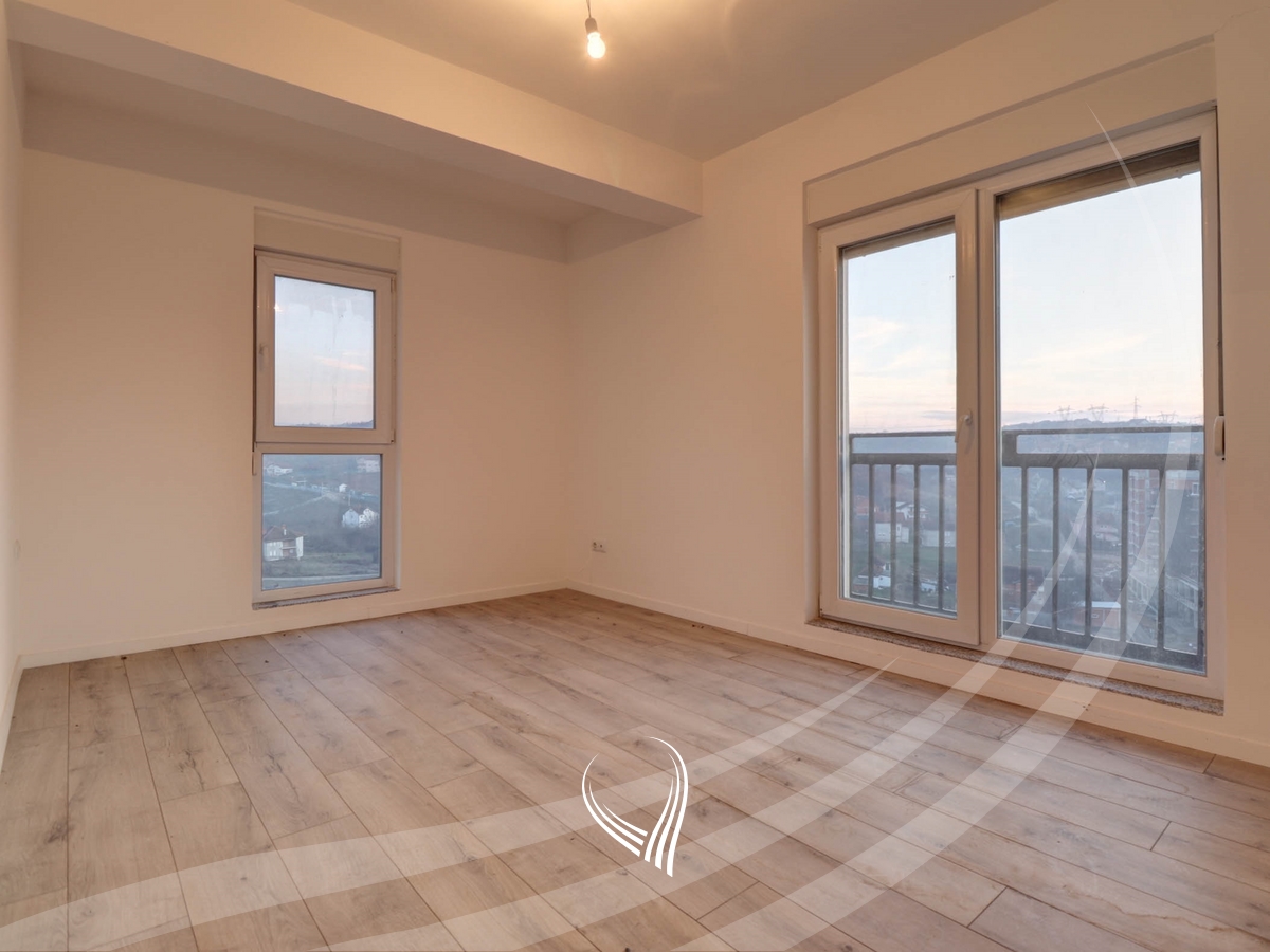 Banesë me 3 dhoma gjumi në shitje në lagjen Mati 14