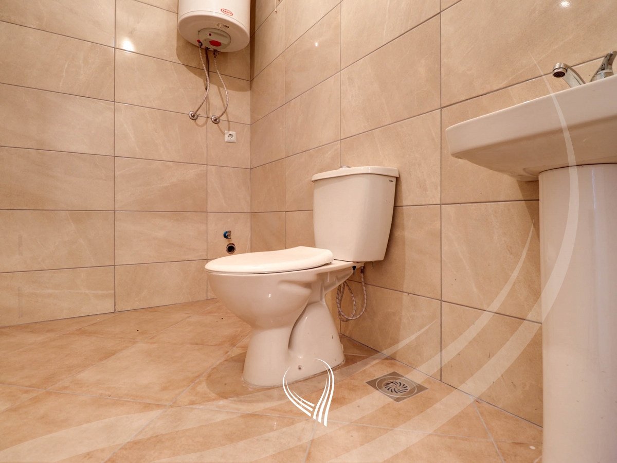 Banesë me 3 dhoma gjumi në shitje në lagjen Mati 114