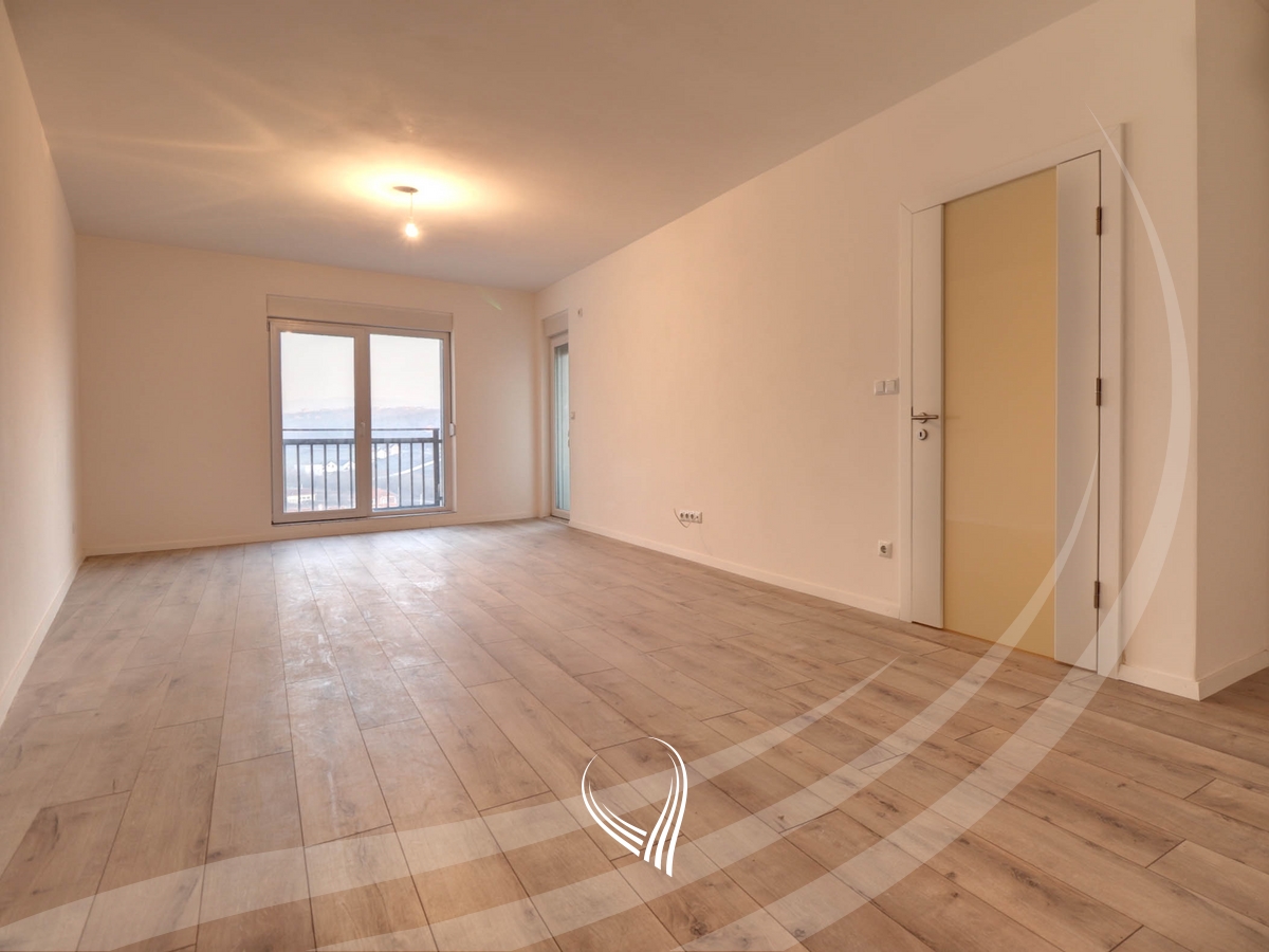 Banesë me 3 dhoma gjumi në shitje në lagjen Mati 10