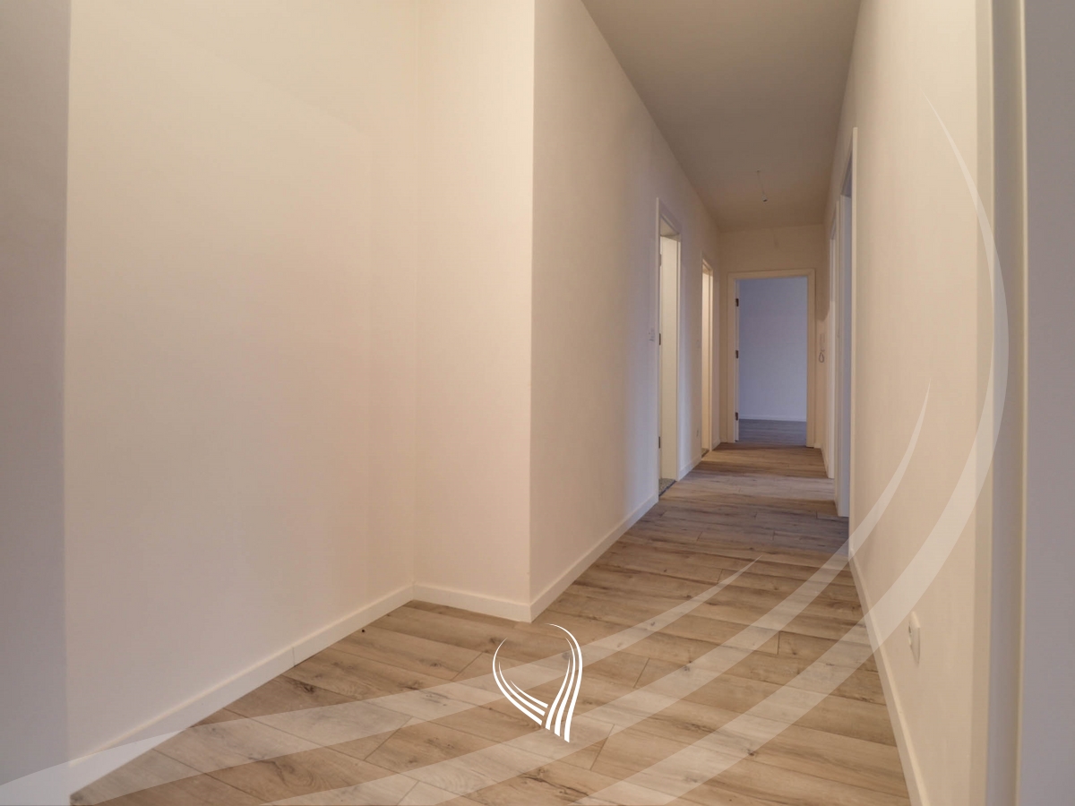 Banesë me 3 dhoma gjumi në shitje në lagjen Mati 18