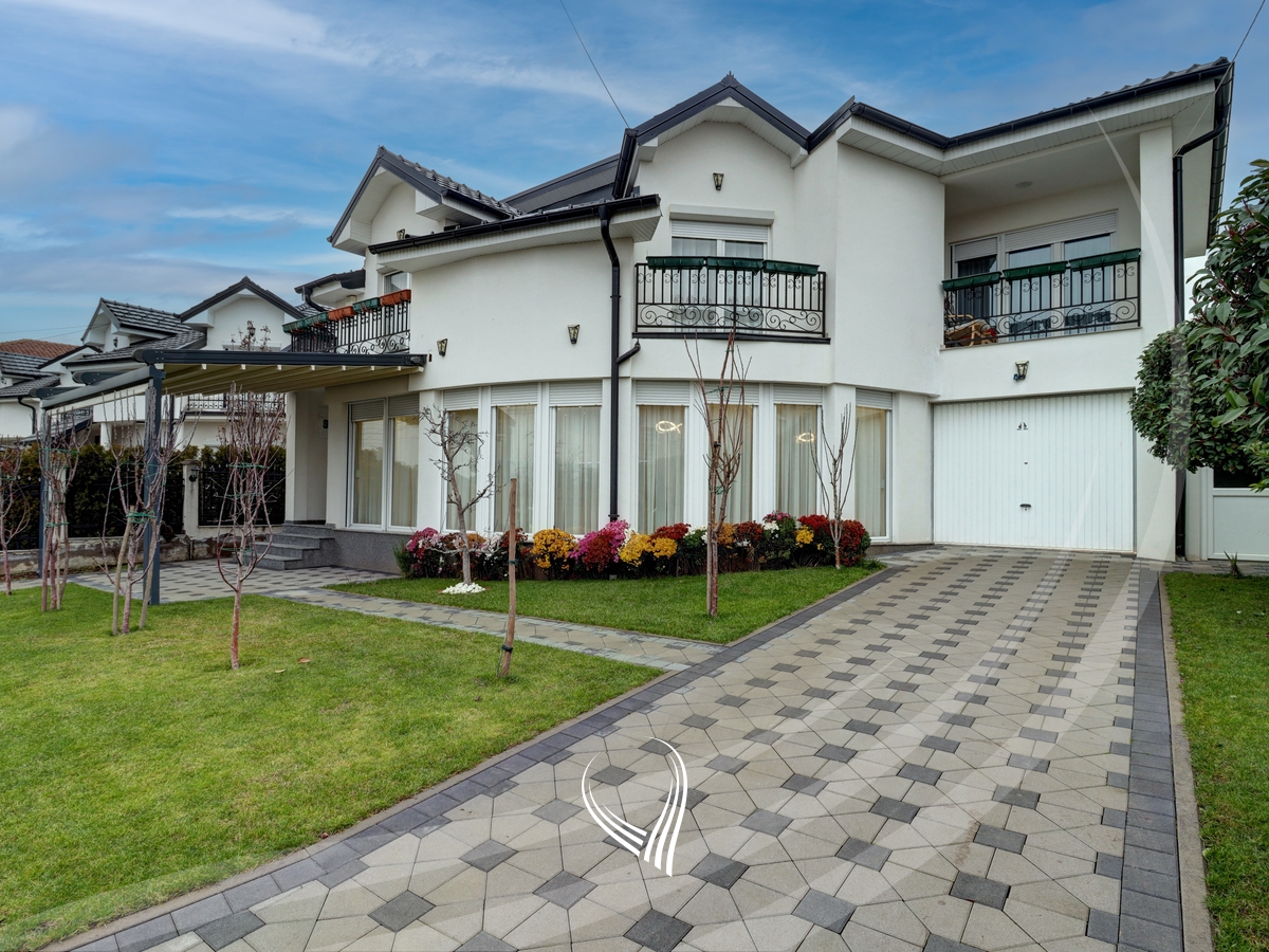 Shtëpi me 3 dhoma gjumi në shitje në Çagllavicë0