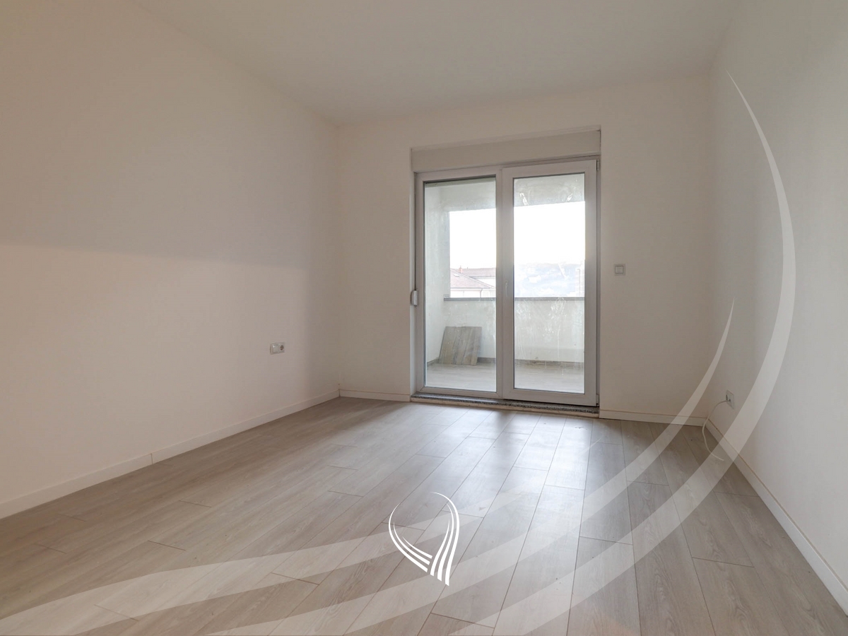 Banesë me 1 dhomë gjumi në shitje në lagjen Mati 13