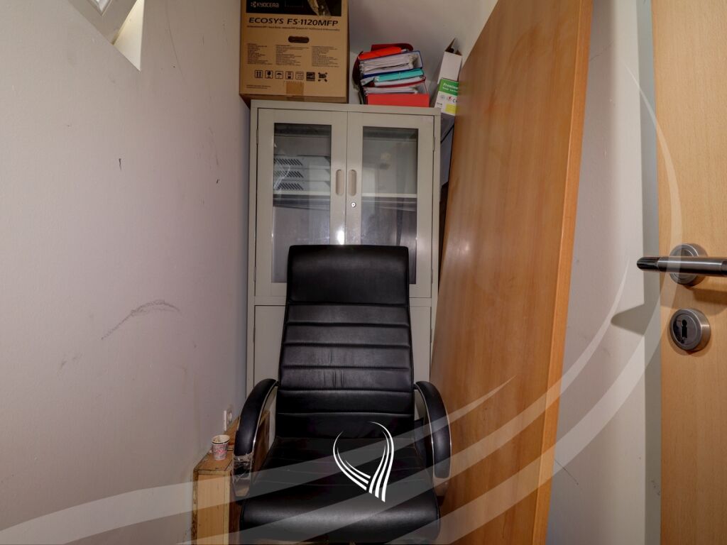 Business building 330m2 for rent in Ulpiana neighborhood12