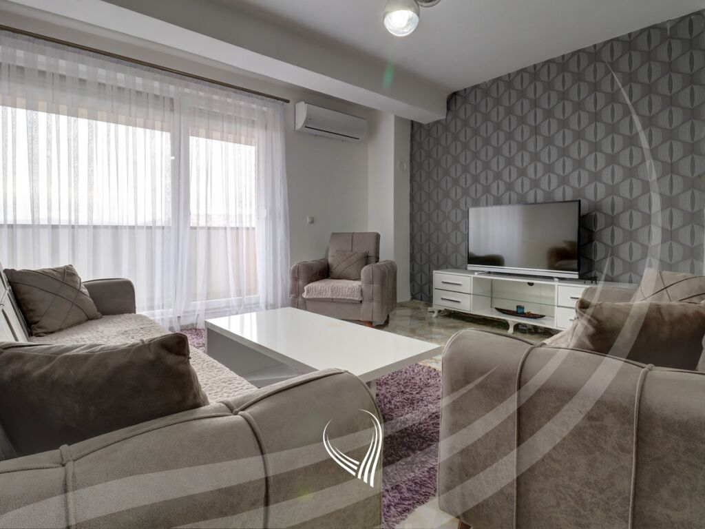 Penthouse me 2 dhoma gjumi me qira në Qendër