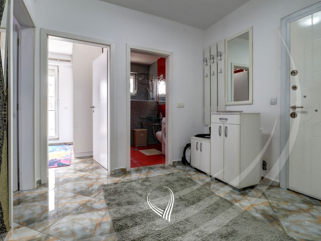 Penthouse me 2 dhoma gjumi me qira në Qendër12