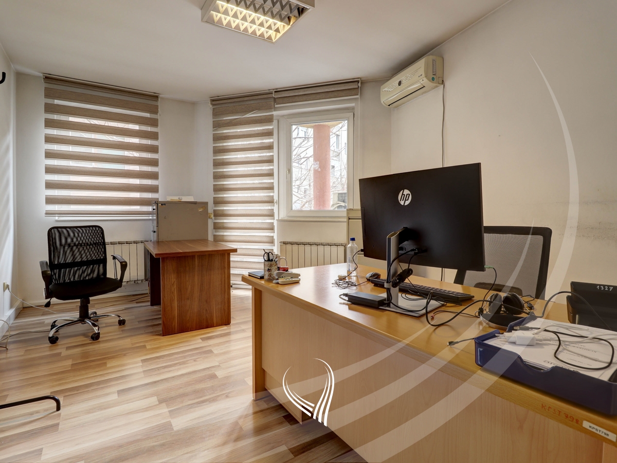 Objekt afarist 680m2 me qira në Qendër6