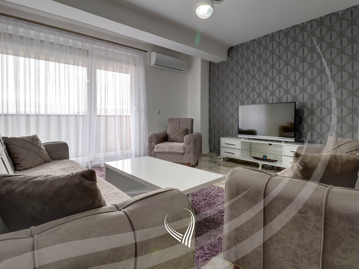 Penthouse me 2 dhoma gjumi me qira në Qendër