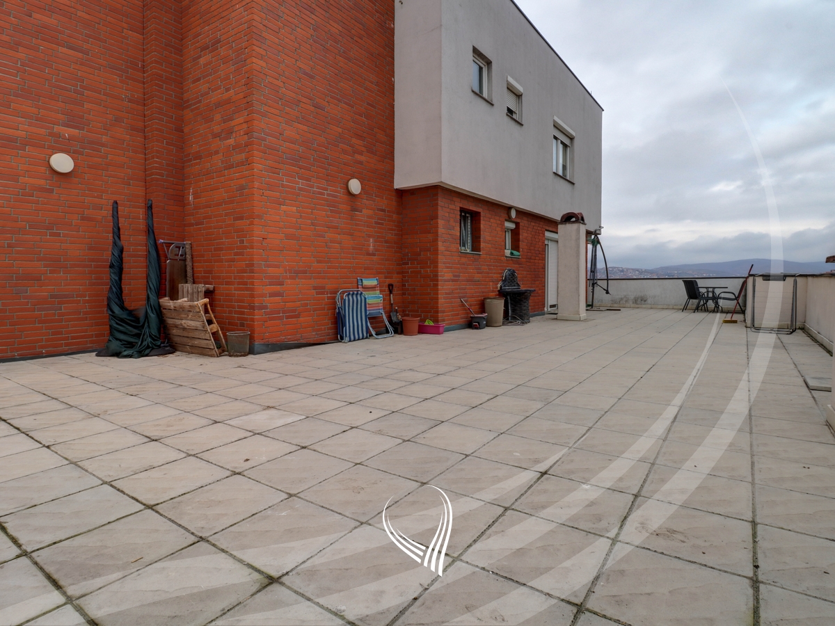 Penthouse me 2 dhoma gjumi me qira në Qendër7