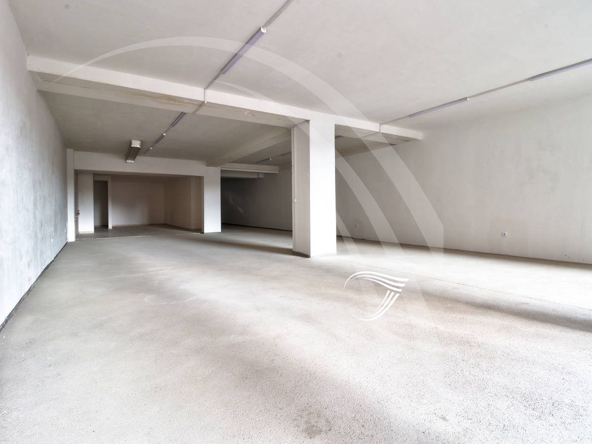 Lokale 173.99m2 në shitje në lagjen Mati 13