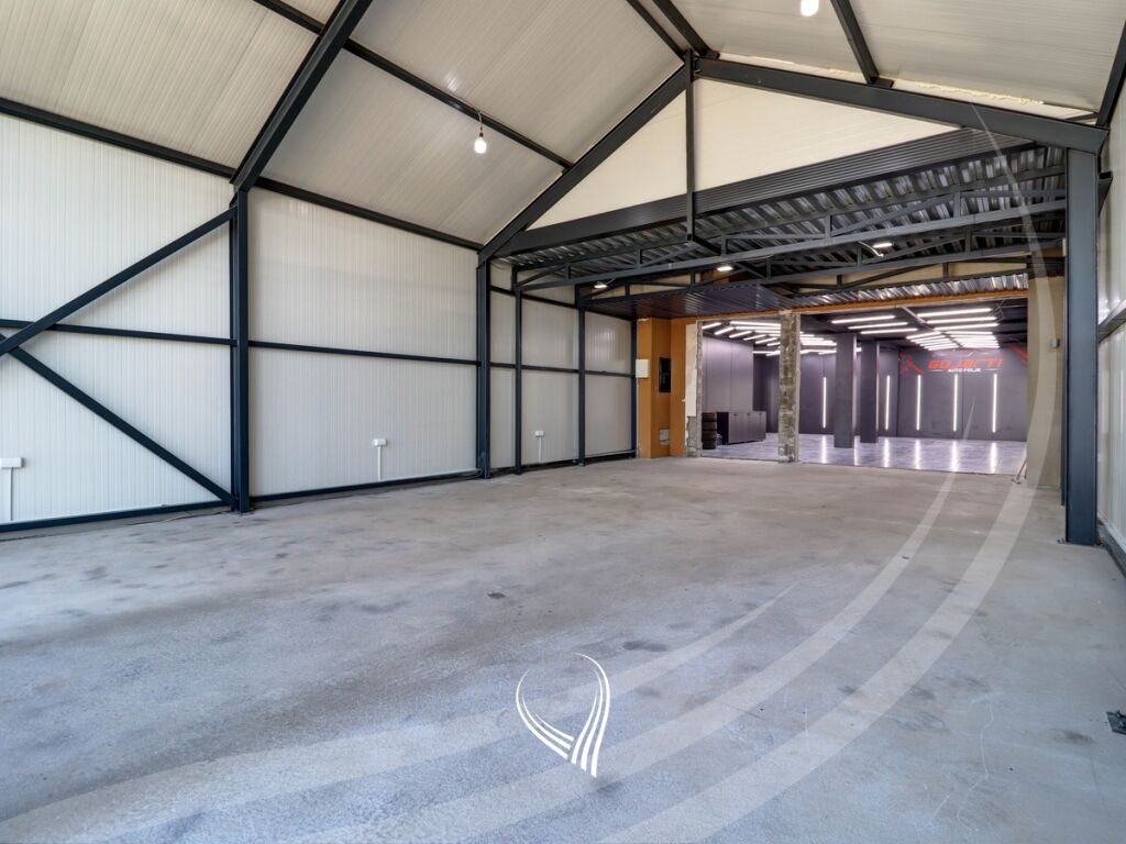 180m2 warehouse for rent in the Përroi i Njelmët neighborhood1