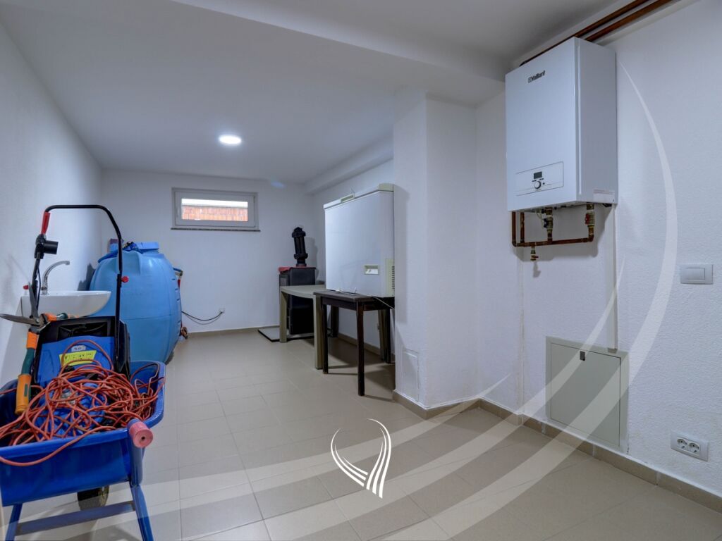 5 bedroom house for rent in Qendresa neighborhood19